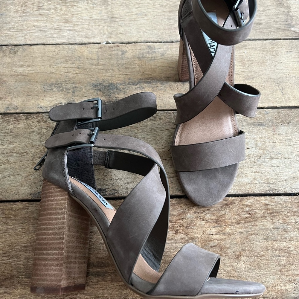Brand new taupe / brown suede sandals with zipper and buckles - wood heel sz 6